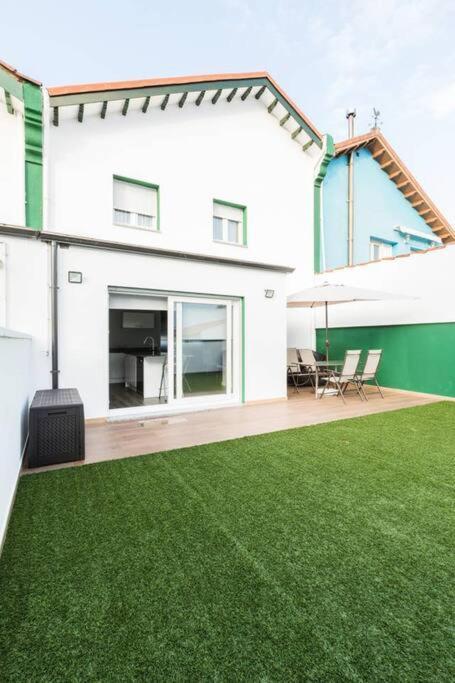 גיחון Chalet En La Cuidad- Con Jardin Y Barbacoa מראה חיצוני תמונה